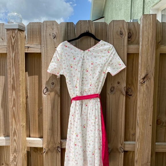 NWT FLOWERED PINK/WHITE DRESS WITH LACE OVERLAY - Picture 2 of 2